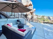 Luxe High Ceiling King Suite w/ Bay Views