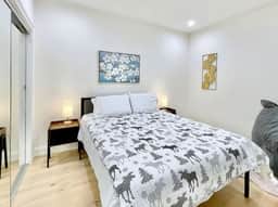 Luxe High Ceiling King Suite w/ Bay Views - Image 2