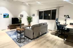 Modern WFH King Bed Long Stays - Image 4
