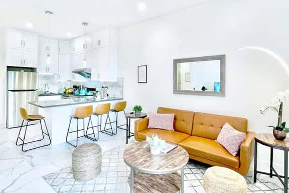 2BR Executive High Ceiling King Suite w/ Bay Views - Image 1
